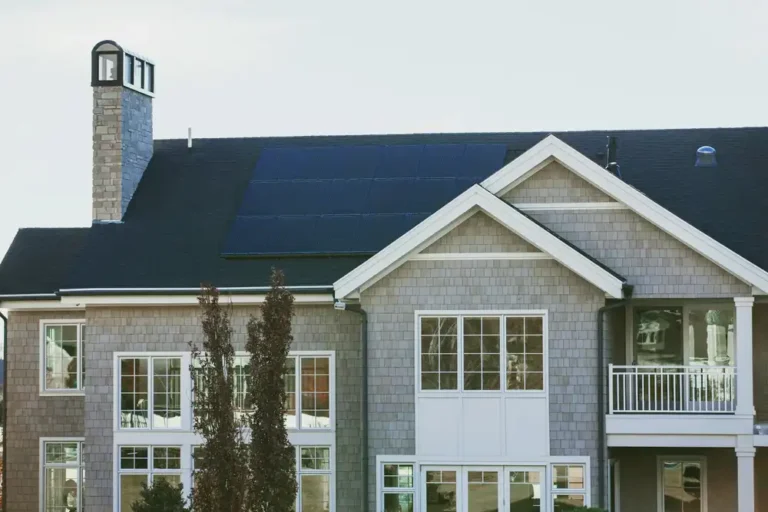 Solar Roofing Shingles vs. Traditional Panels: Which Is Right for You?